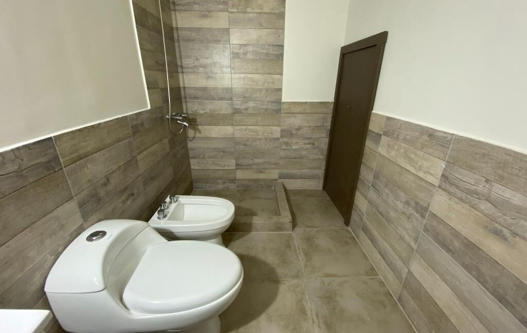 9d2bd427-b979-41bd-8ac3-1bdd536c9907_medium